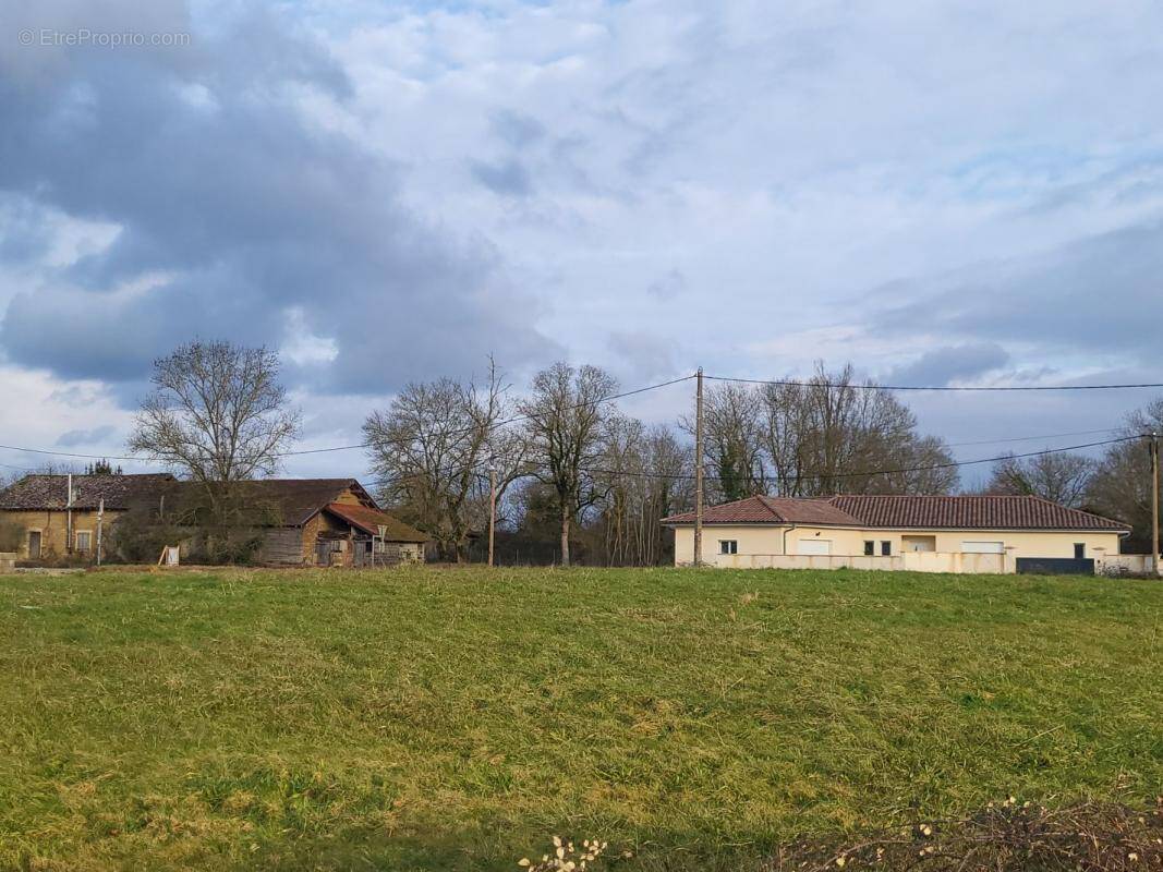 Terrain à PONT-DE-VAUX