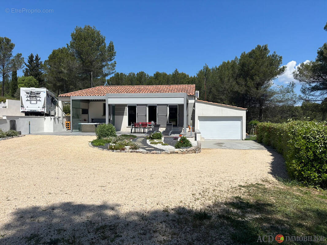 Maison à VELAUX