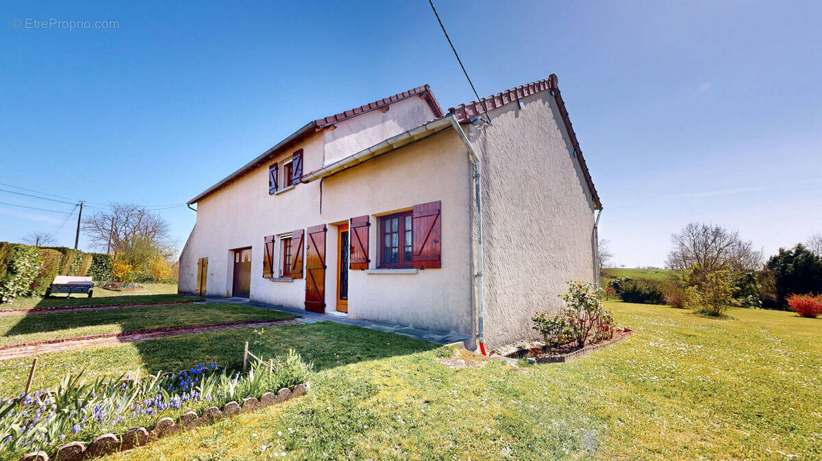 Maison à LUCENAY-LES-AIX