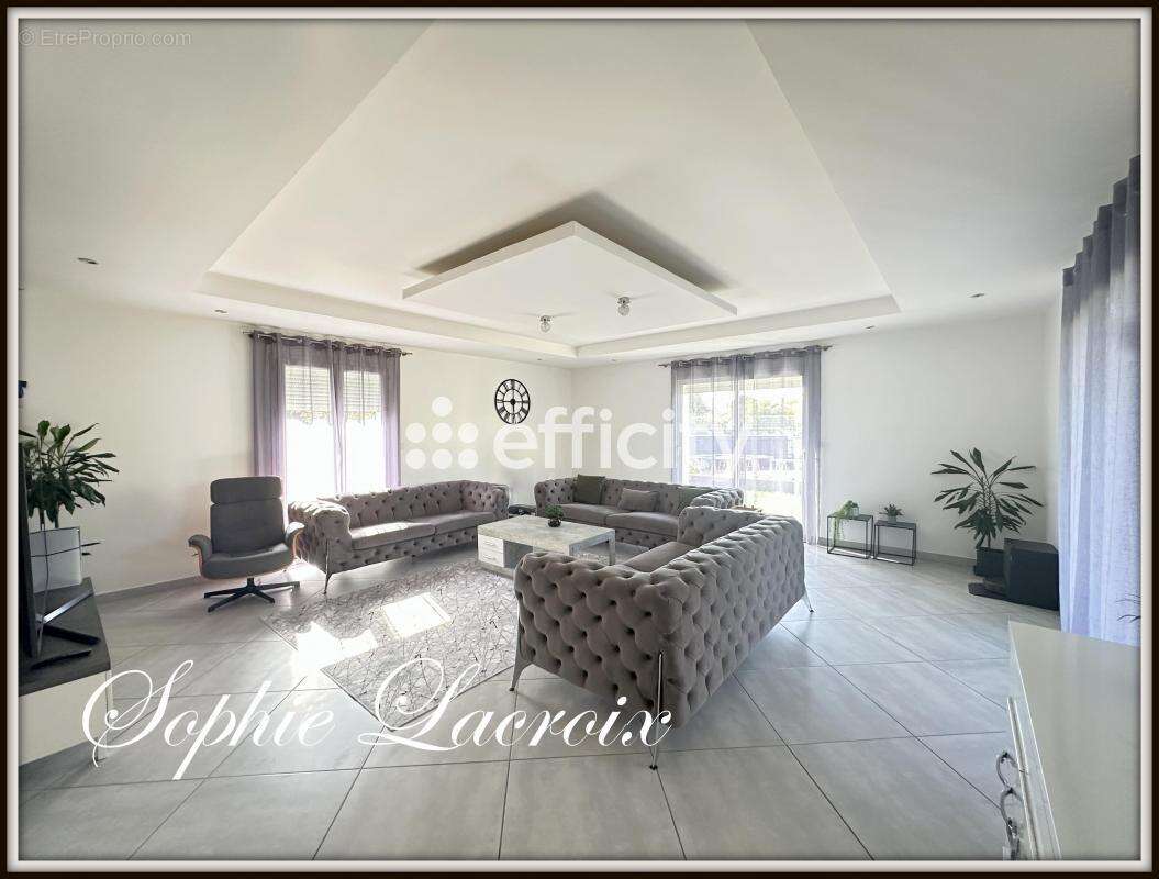 Maison à LAVEYRON