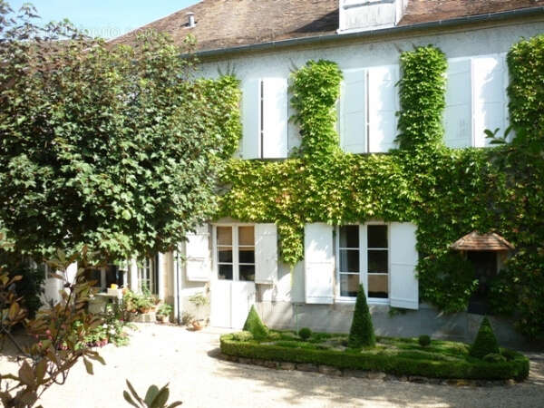 Maison à SAINT-YRIEIX-LA-PERCHE