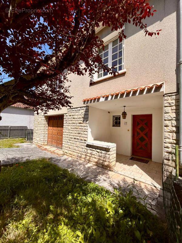 Maison à NOTRE-DAME-DE-SANILHAC