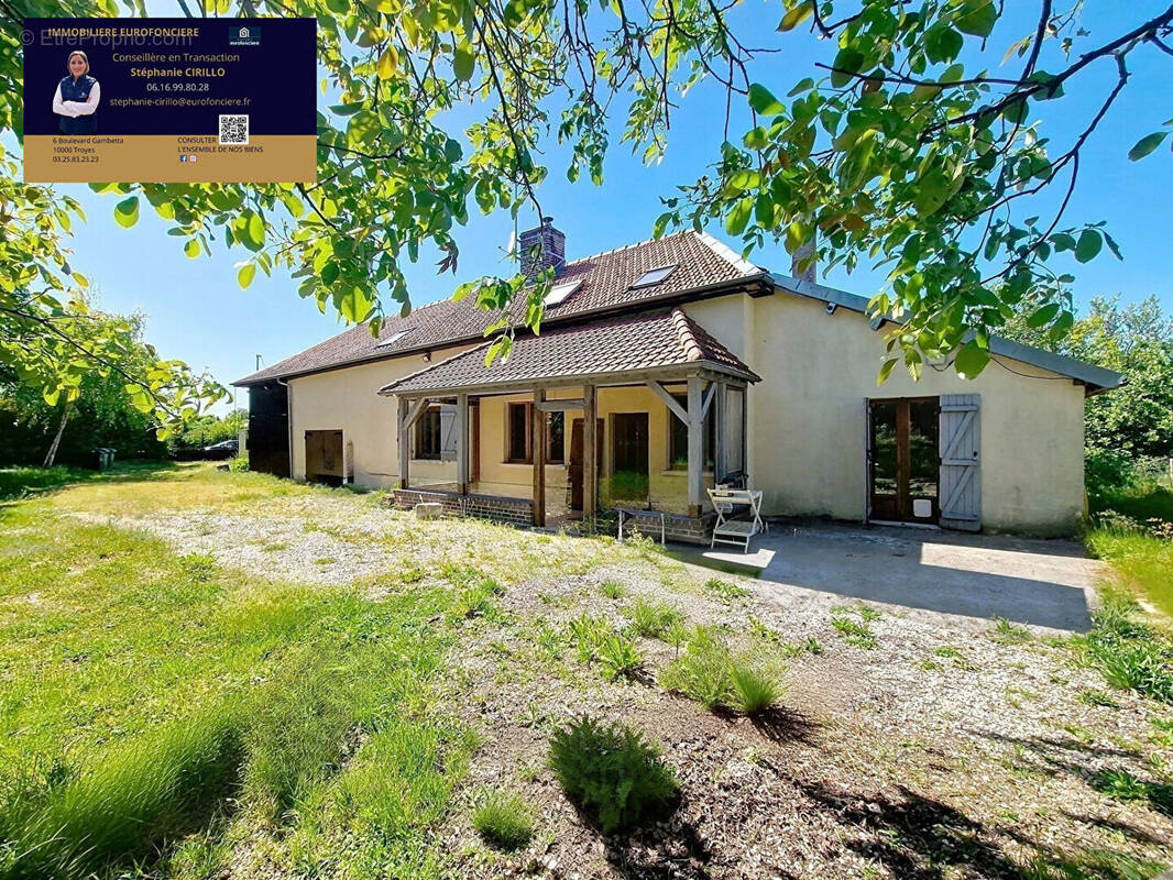 Maison à AUBETERRE