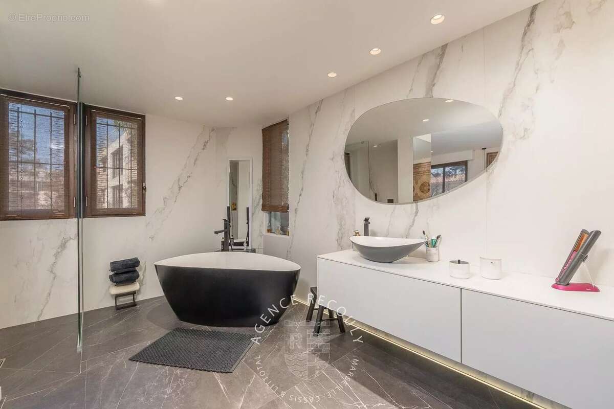 Appartement à MARSEILLE-8E
