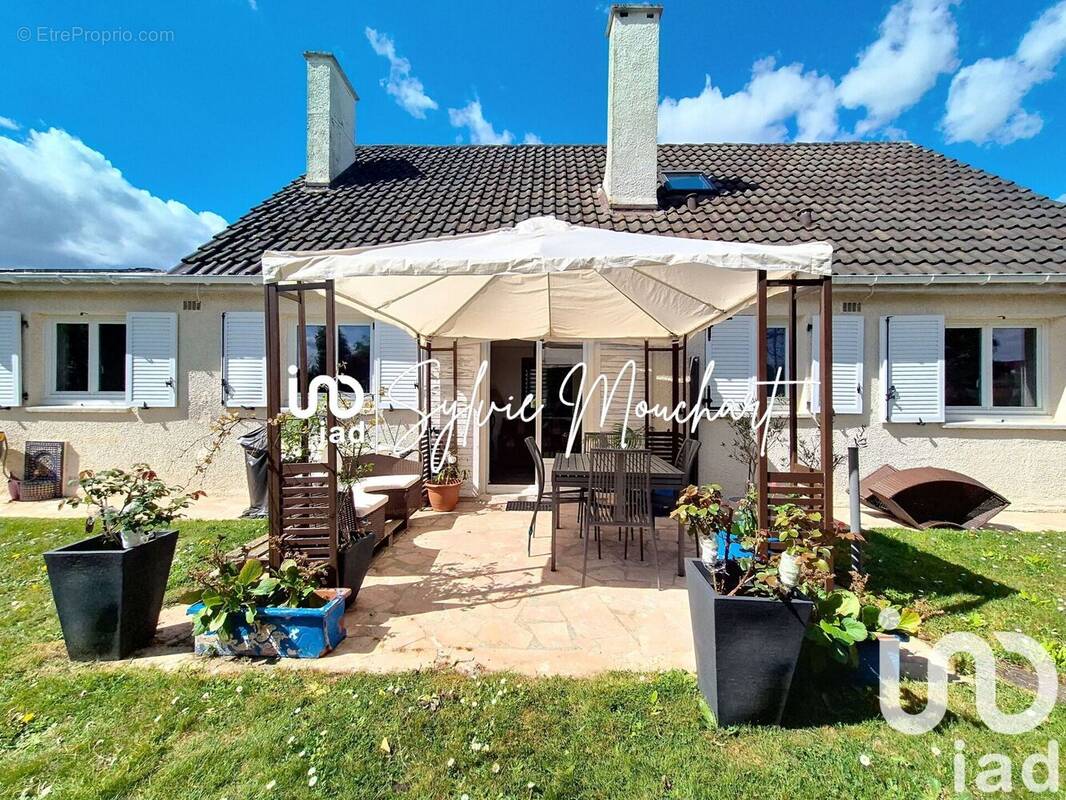 Photo 1 - Maison à LE MESNIL-SAINT-DENIS