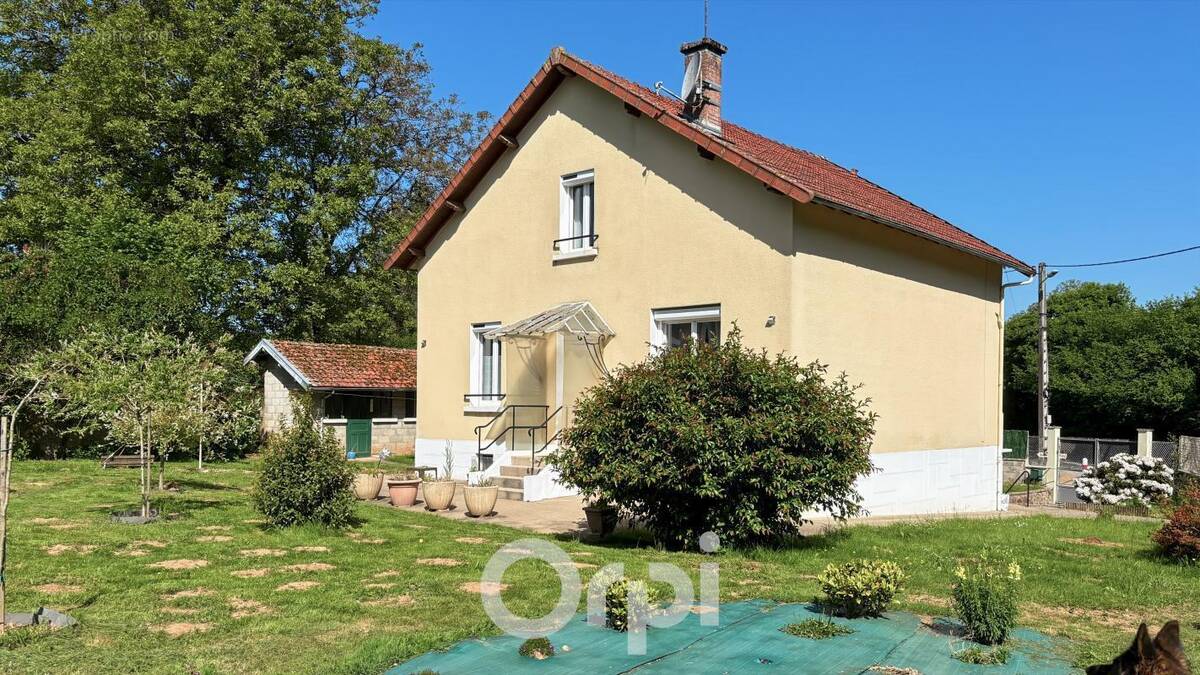 Maison à LA JONCHERE-SAINT-MAURICE