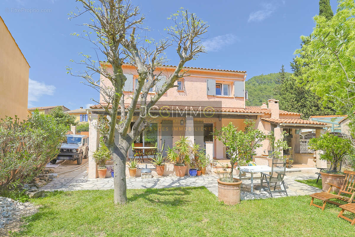 Maison à SOLLIES-TOUCAS