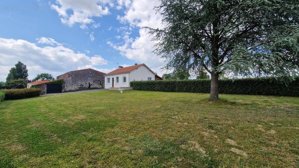 Maison à LE LOROUX-BOTTEREAU