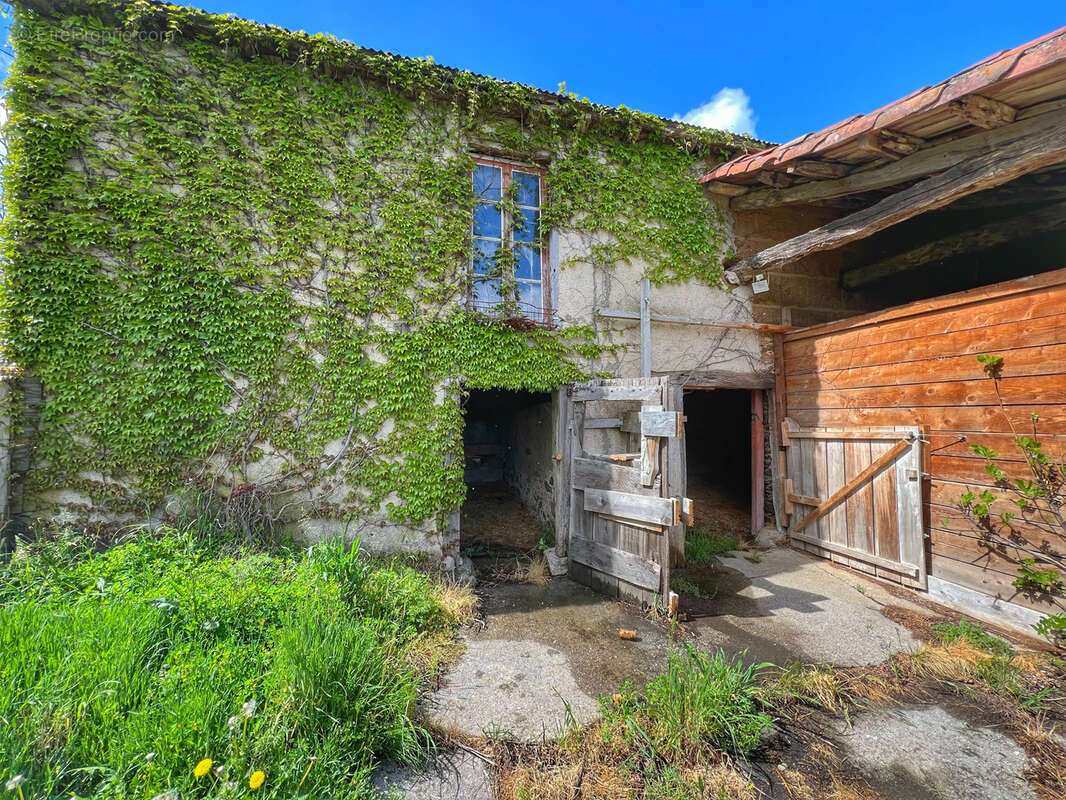 Maison à MIRANDOL-BOURGNOUNAC
