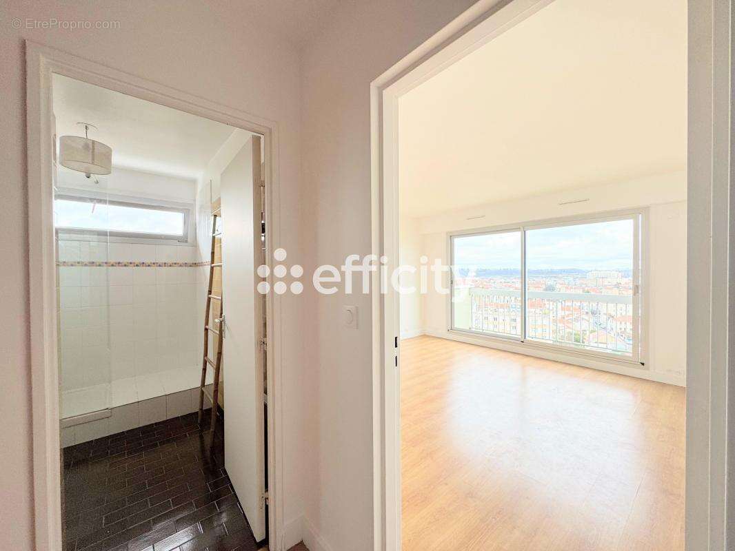 Appartement à MAISONS-ALFORT