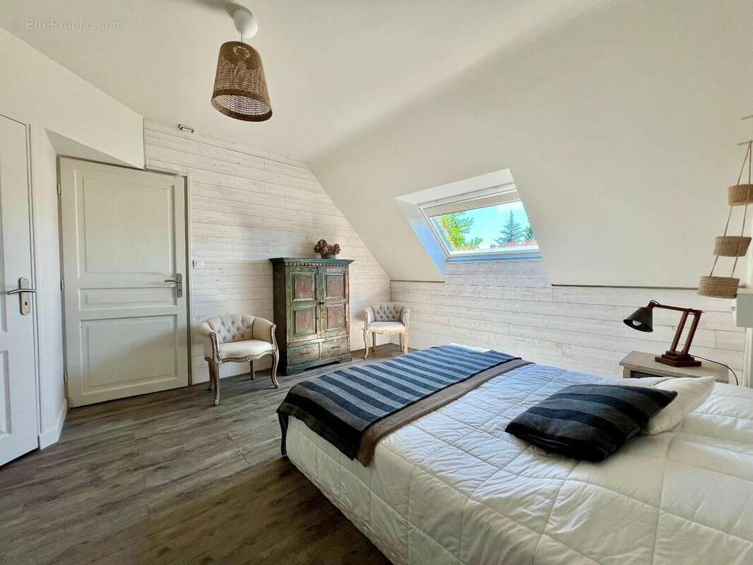   - Maison à ECOUFLANT