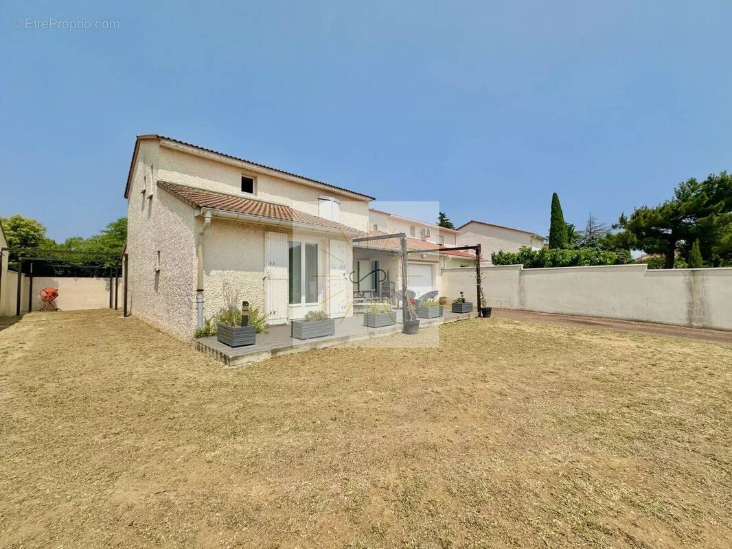Maison à MONTELIMAR