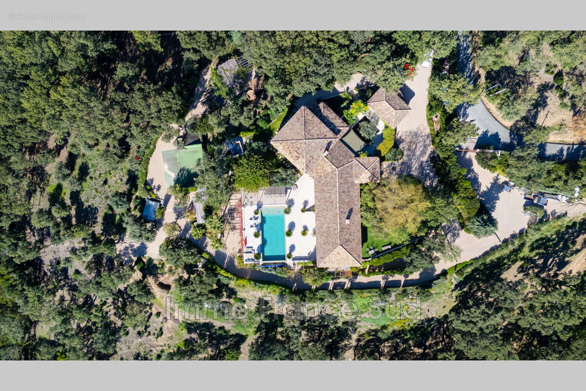 Maison à LA GARDE-FREINET