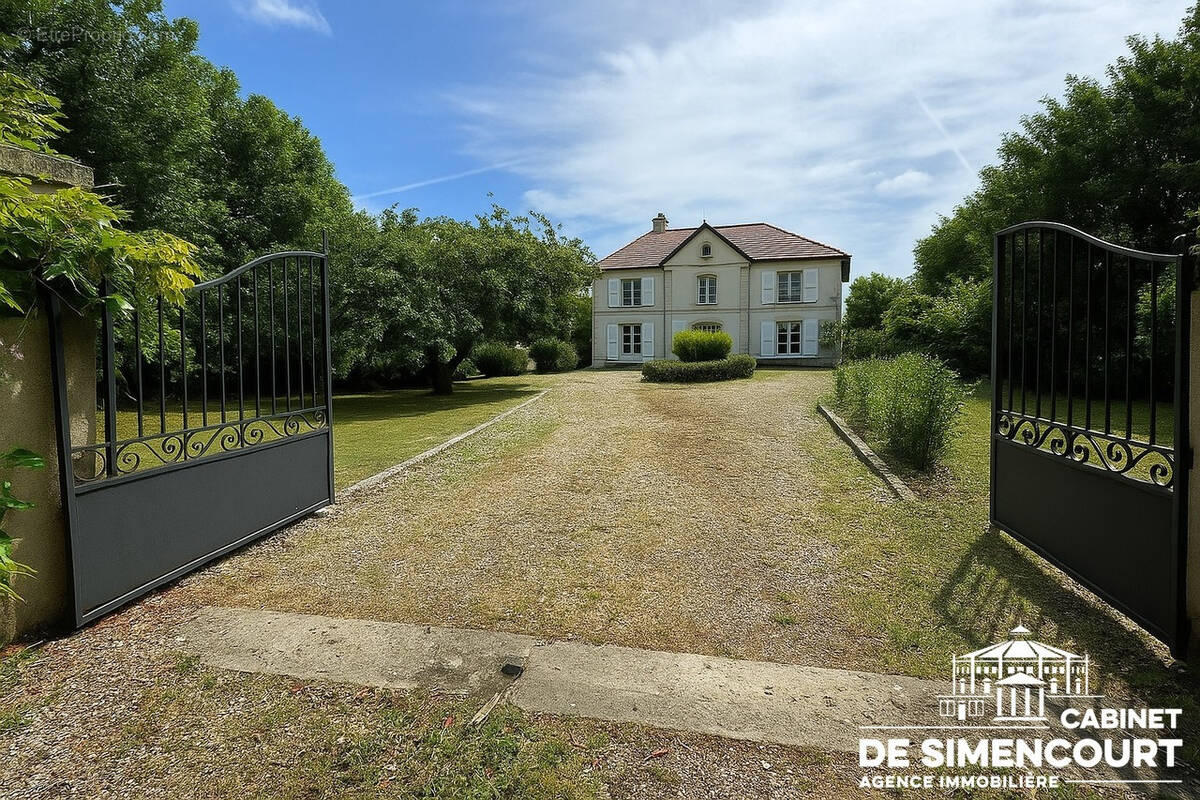 Maison à BRETEUIL