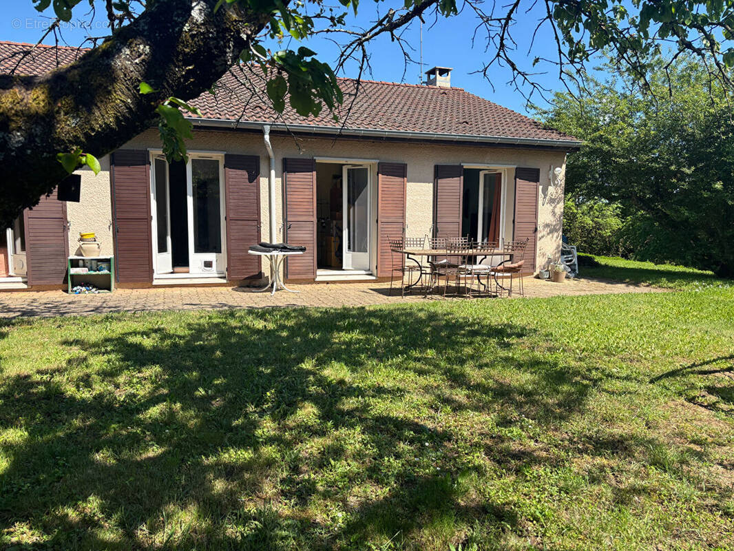 Maison à SAINT-GENIS-LES-OLLIERES