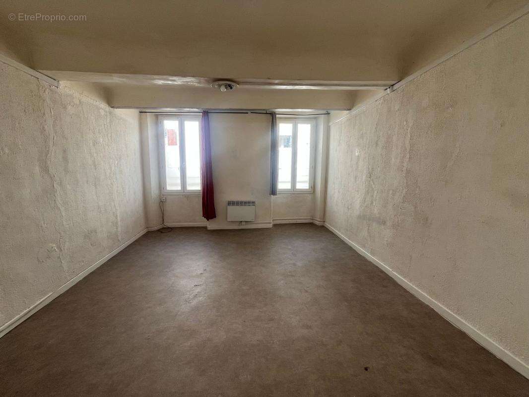Appartement à SOLLIES-PONT