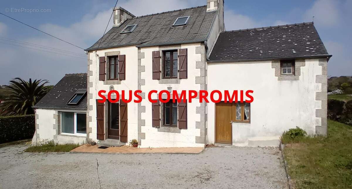 Maison à PLOUGOULM