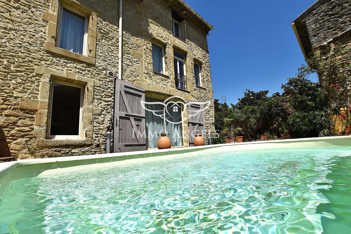 Maison à SAINTE-CECILE-LES-VIGNES