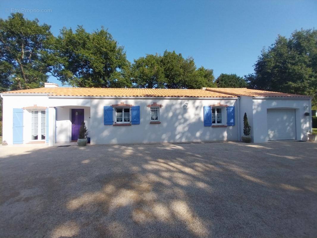 Maison à CHATEAUNEUF