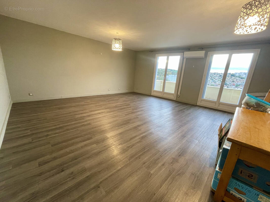 Appartement à SAINT-ETIENNE