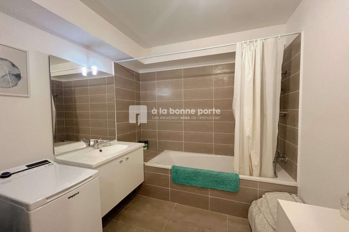 Appartement à CHATEAUNEUF-LE-ROUGE
