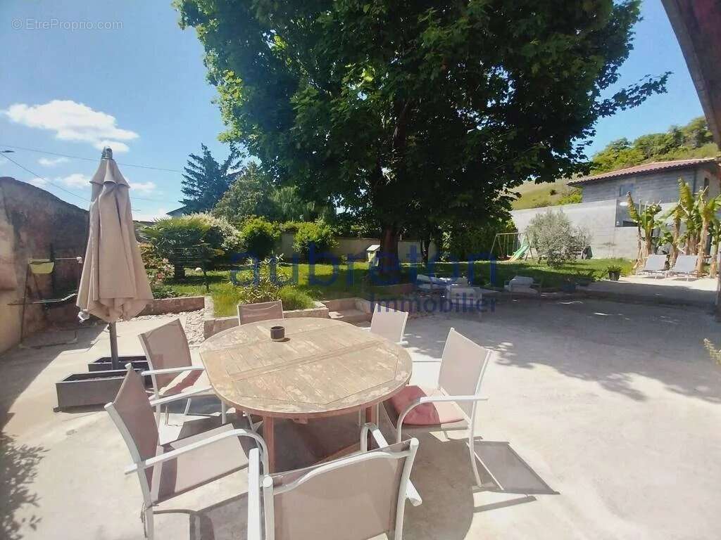 Maison à BEAUREPAIRE