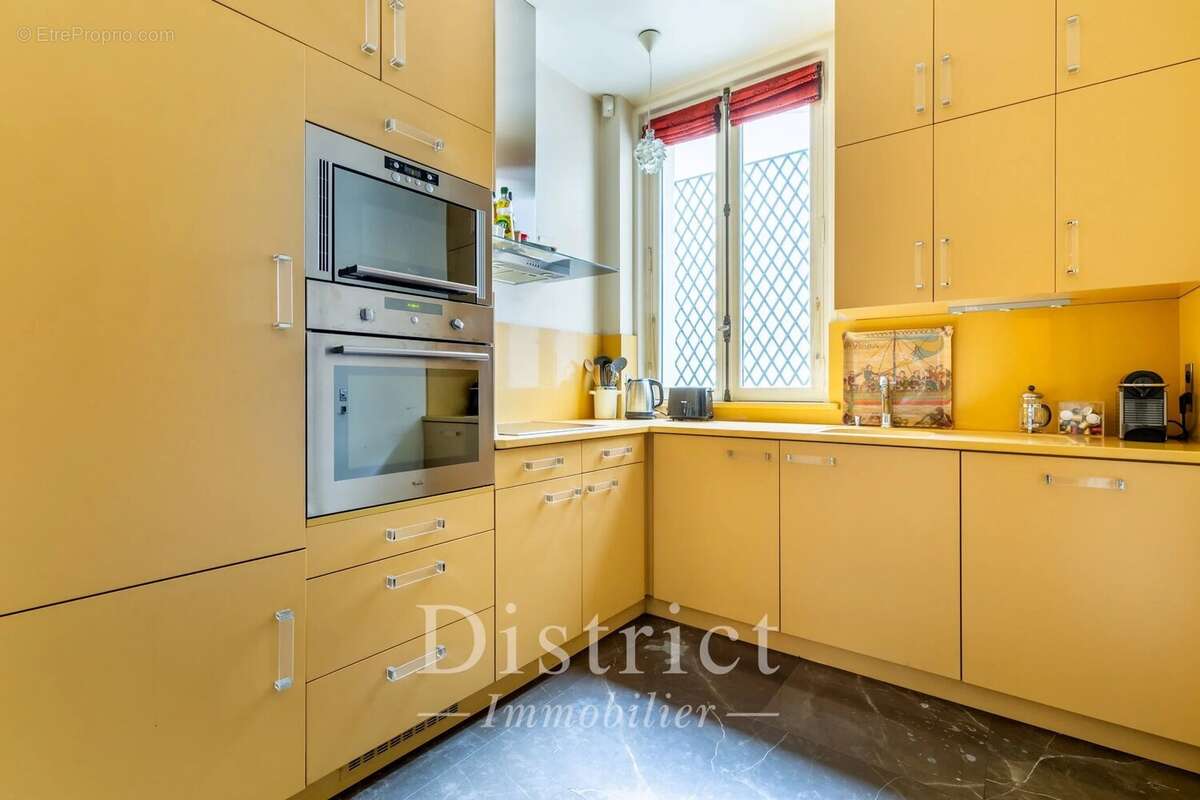 Appartement à PARIS-8E