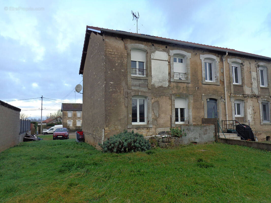 Appartement à MIRECOURT