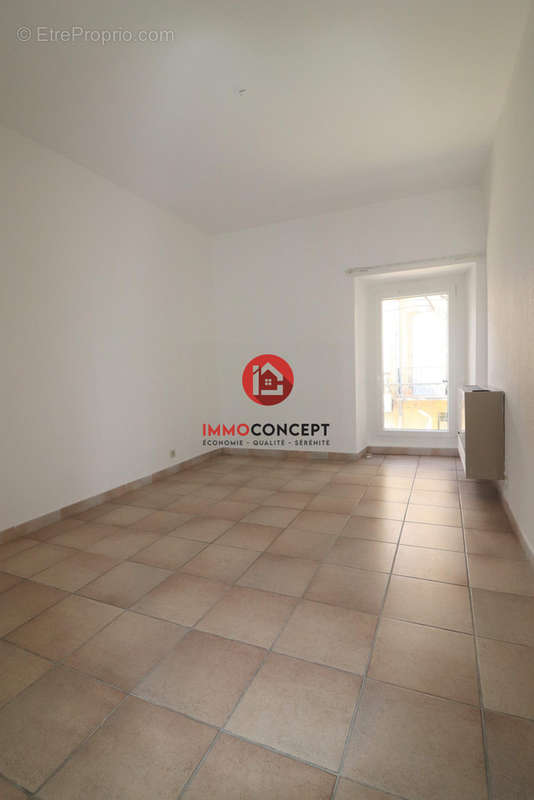 Appartement à LAUDUN-L&#039;ARDOISE
