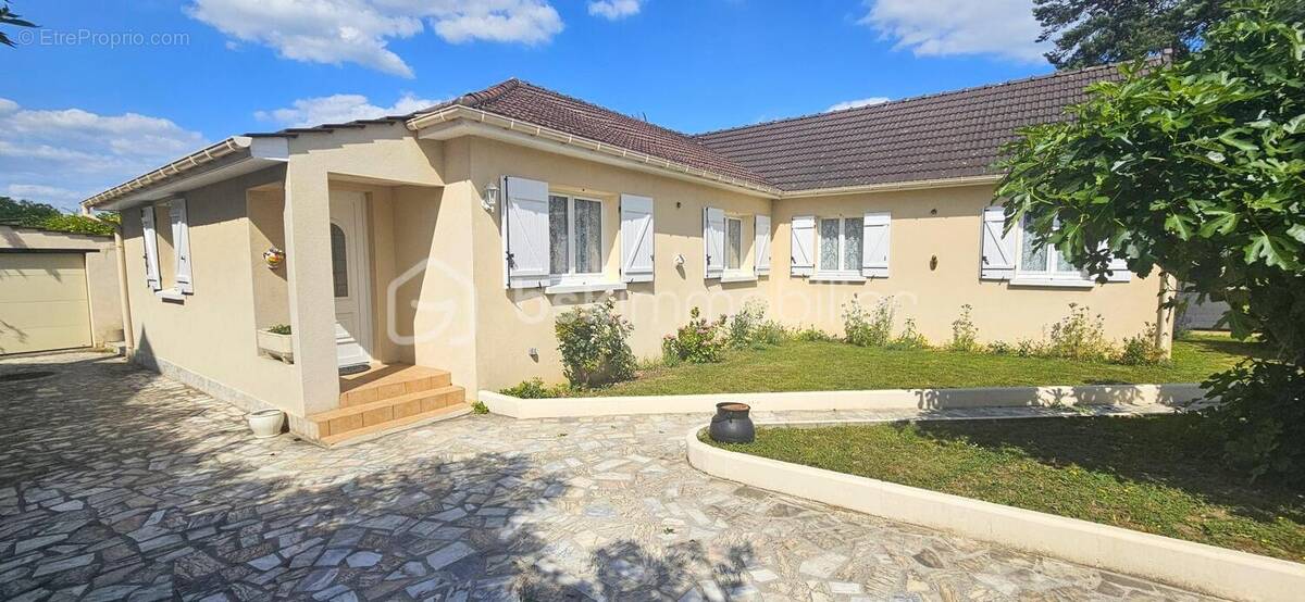 Maison à FONTENAY-TRESIGNY