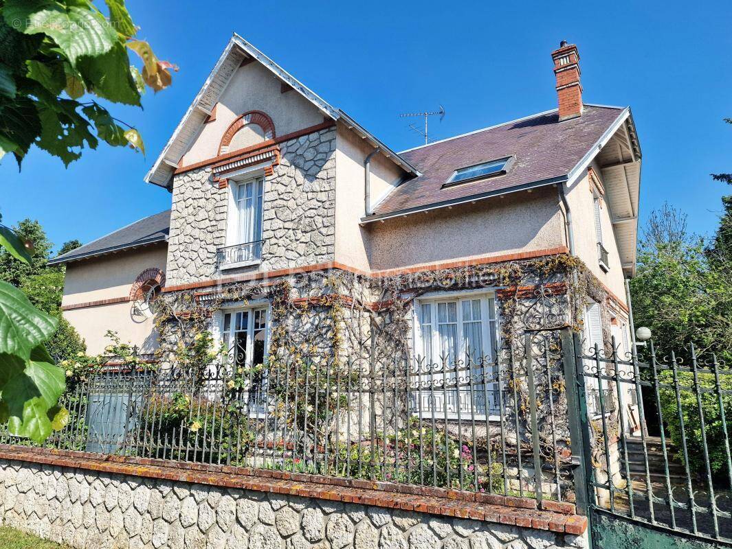 Maison à BEAUNE-LA-ROLANDE