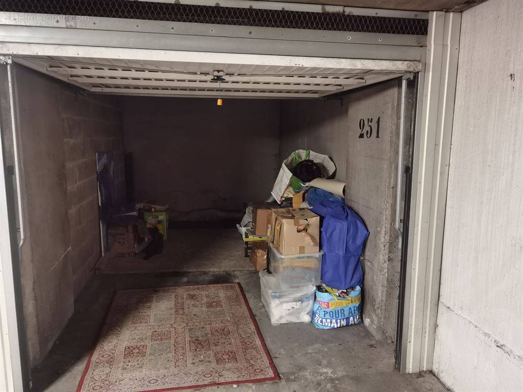 Parking à PARIS-19E