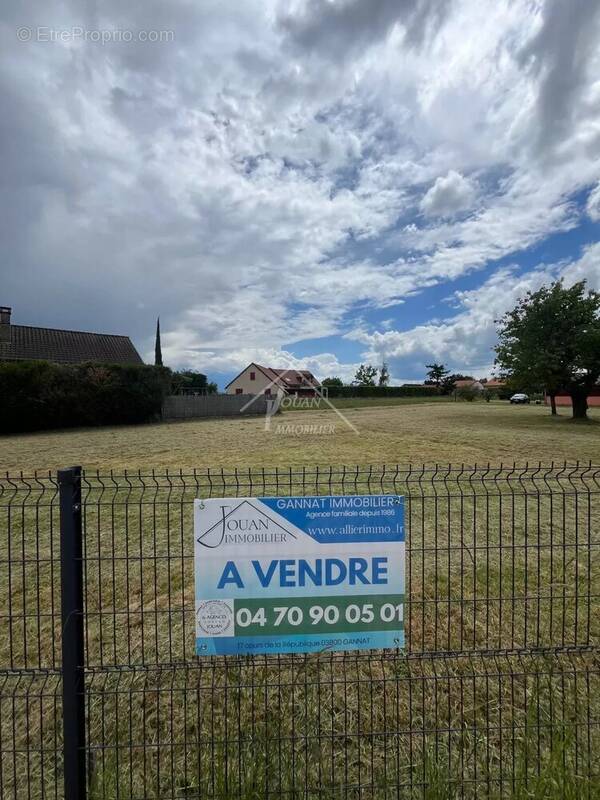 Terrain à VENDAT