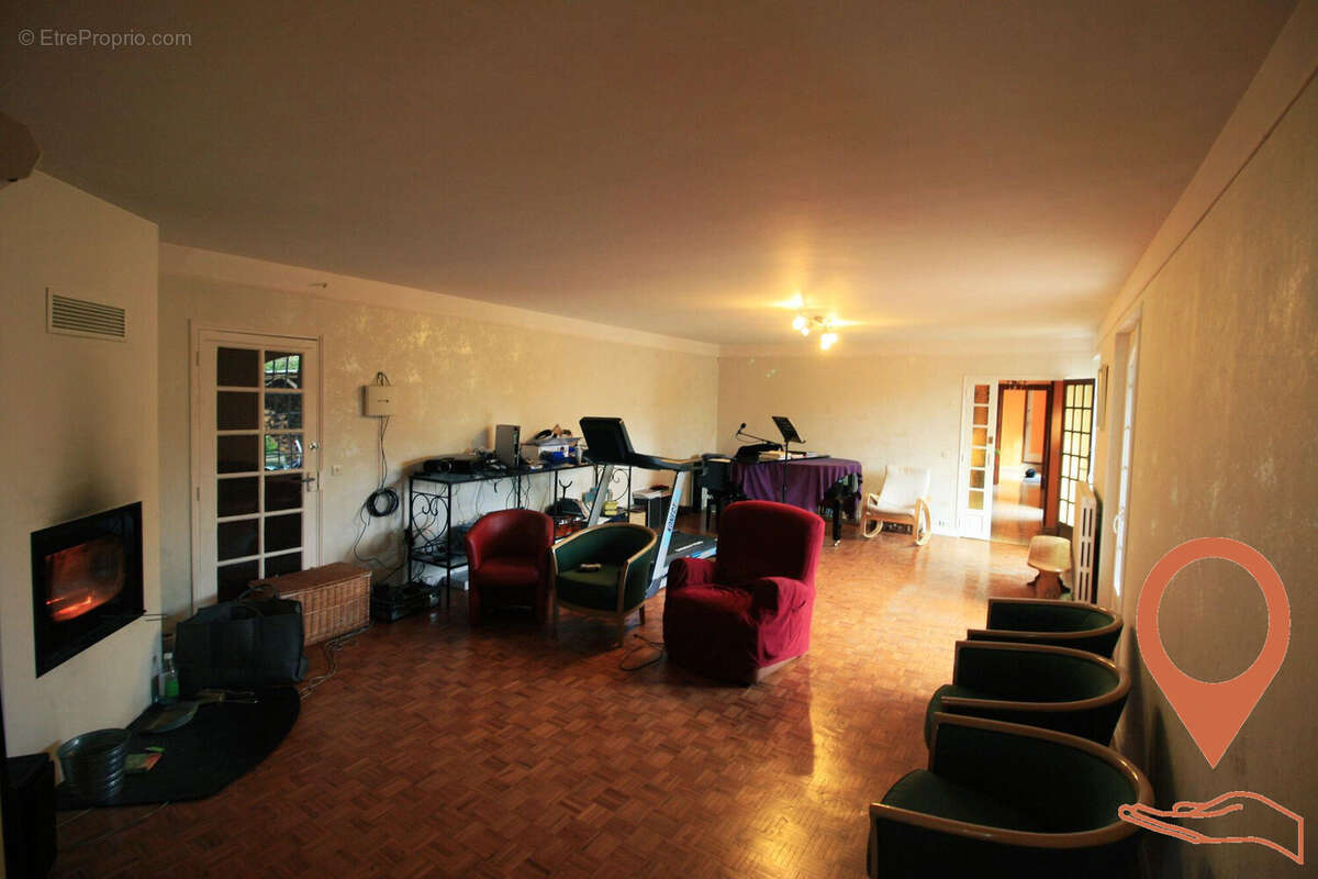 SALON DE MUSIQUE - Maison à CERNOY-EN-BERRY