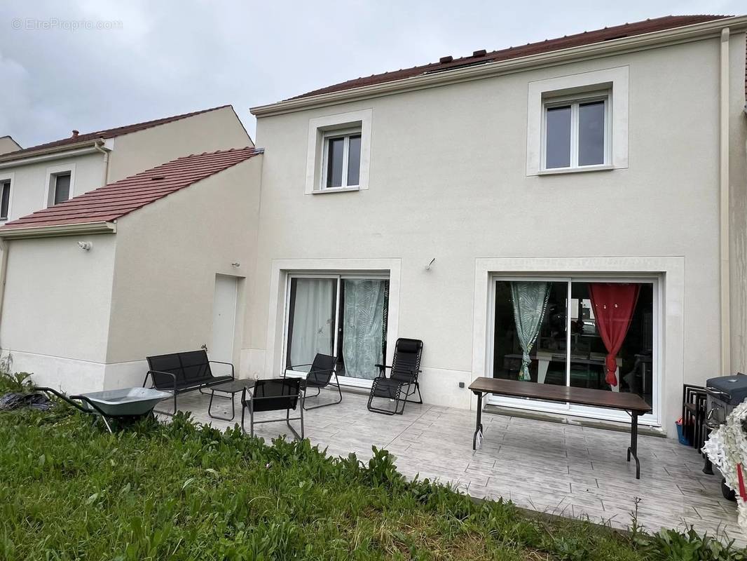 Maison à VILLENEUVE-LE-COMTE