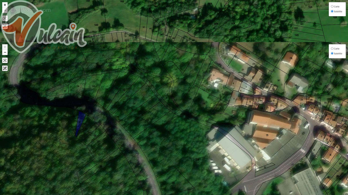 Terrain à SAYAT