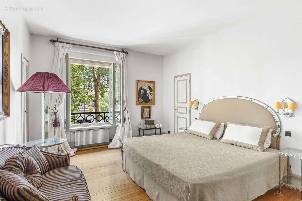 Appartement à PARIS-1E
