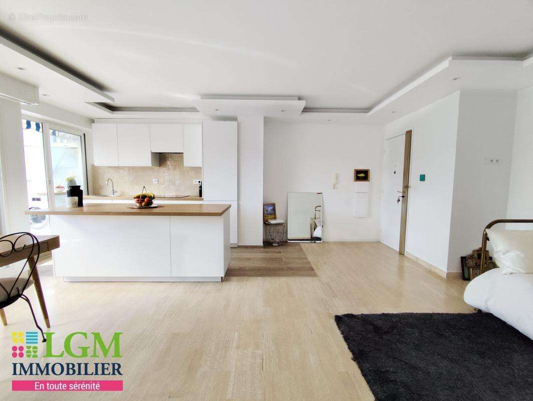 Appartement à VALLAURIS