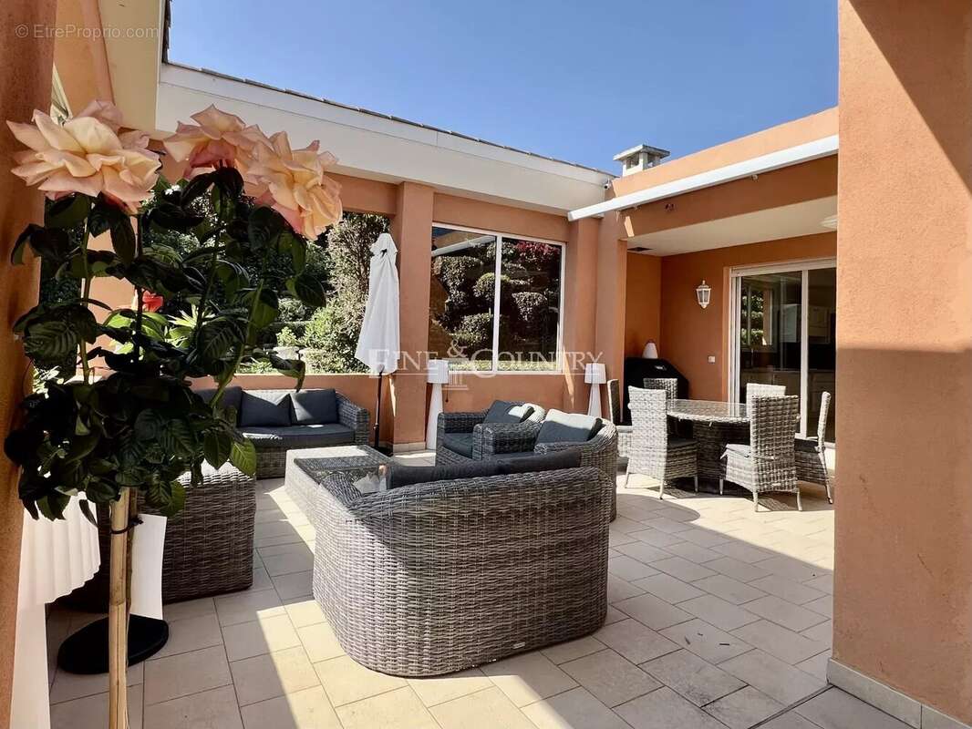 Maison à MANDELIEU-LA-NAPOULE