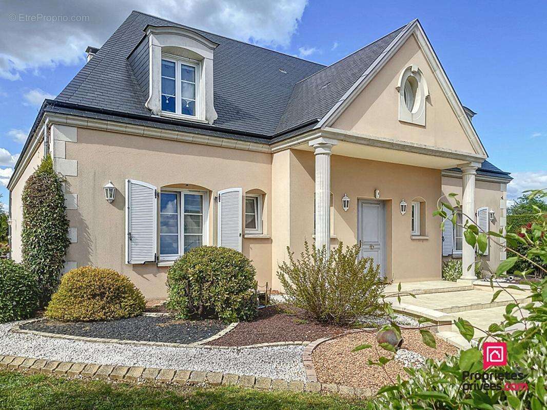 Maison à SAINT-COSME-EN-VAIRAIS