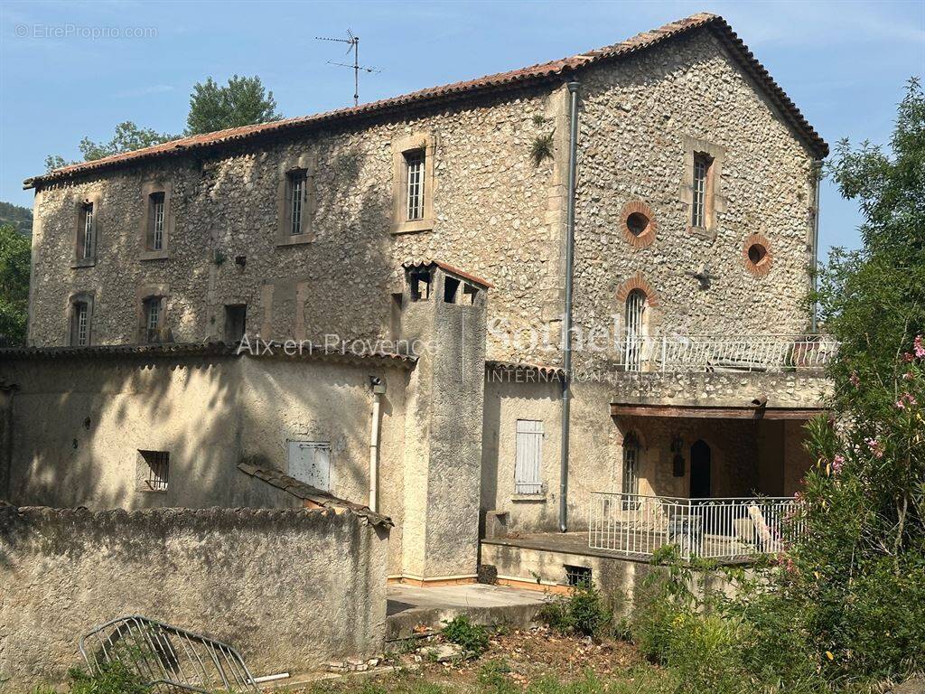 Maison à VENTABREN