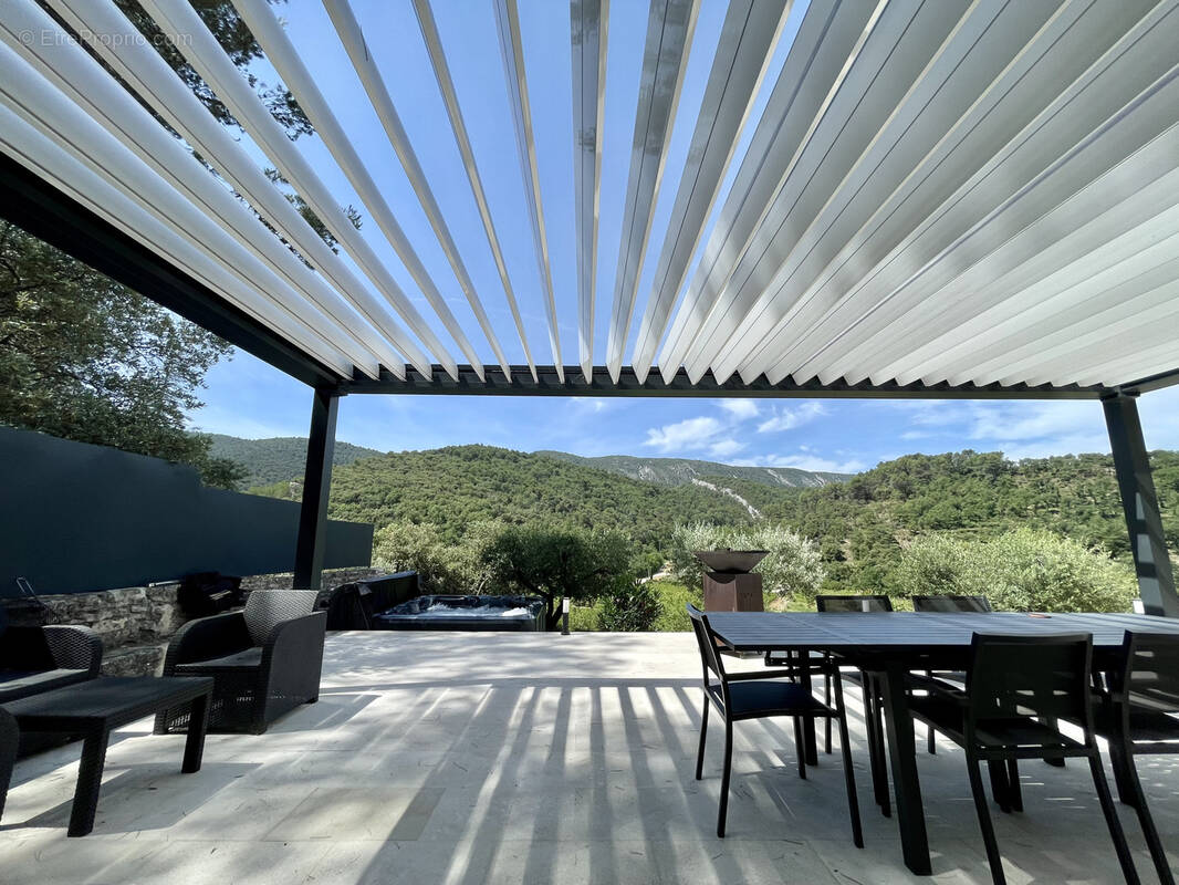 Maison à GORDES