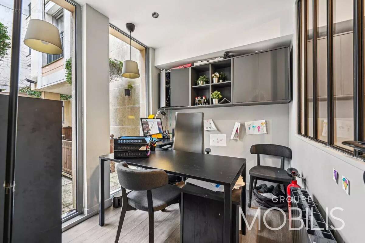 Appartement à PARIS-16E