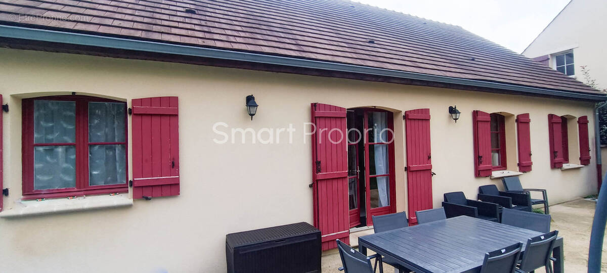 Maison à NOYERS