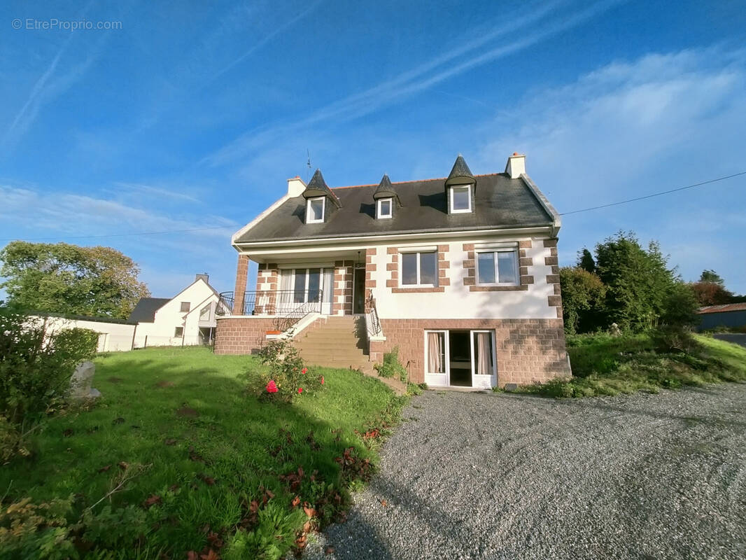 Maison à PLOUEZEC