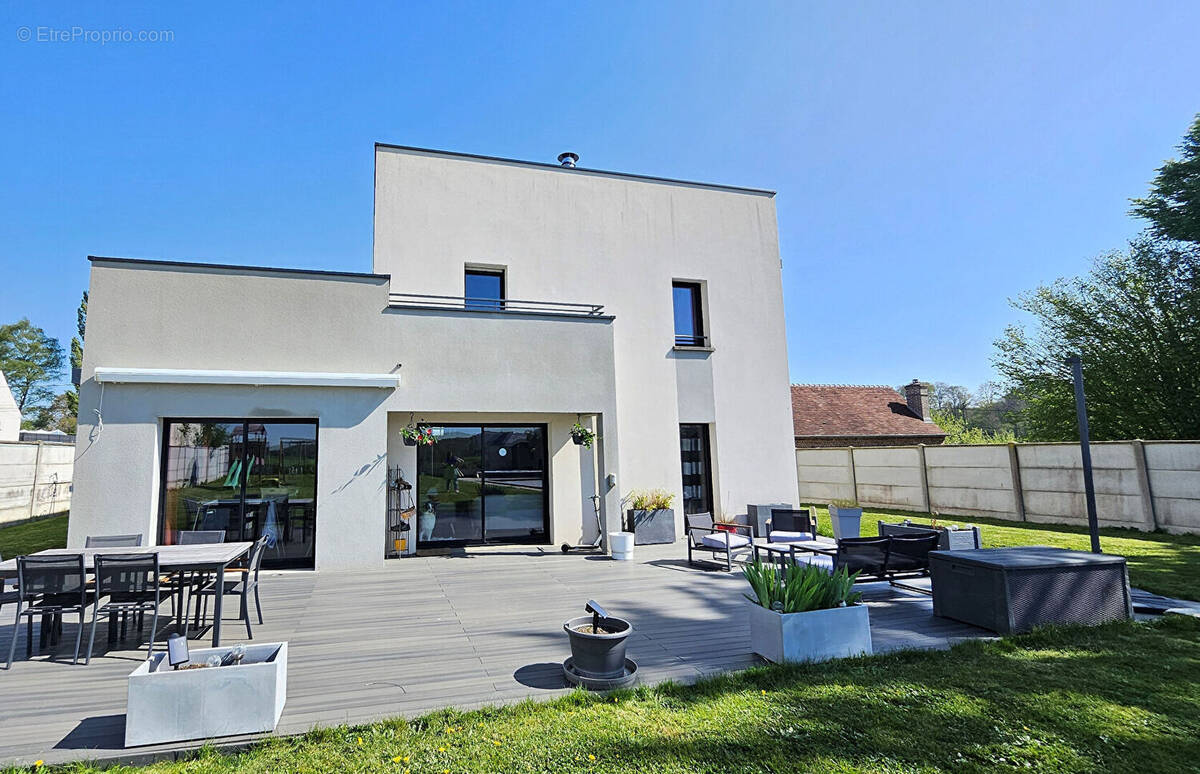 Maison à GUIGNECOURT