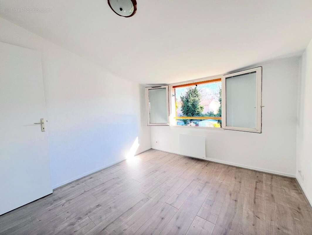   - Maison à VAULX-EN-VELIN