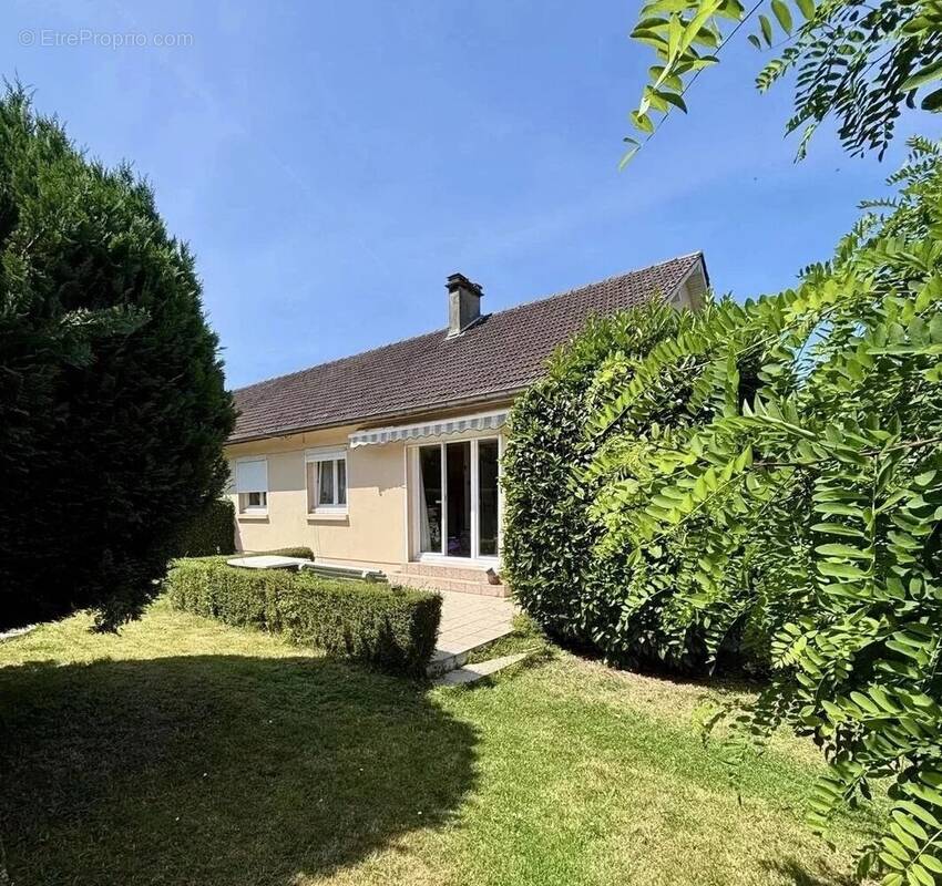 Maison à SAINT-LEGER-DU-BOURG-DENIS