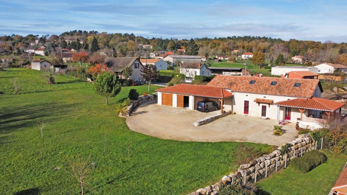 Maison à NEUVIC