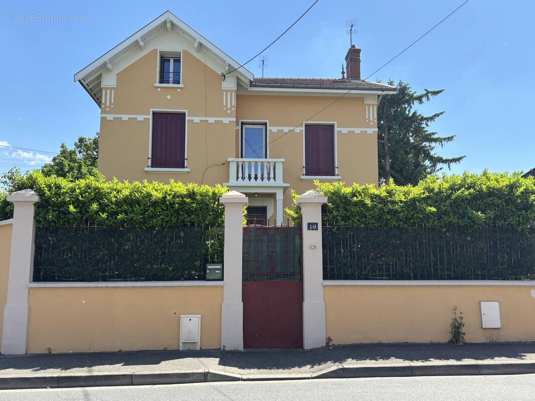 Appartement à PIERRE-BENITE